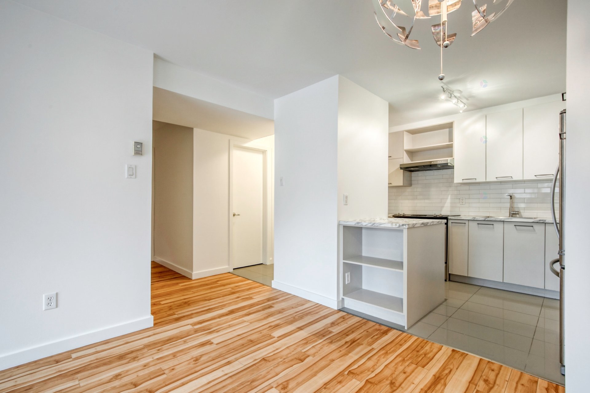 









1825


Rue Dunant

, 301,
Saint-Bruno-de-Montarville,




QC
J3V2Y3

