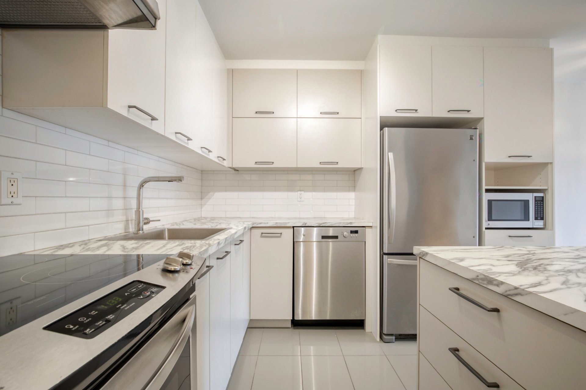 









1825


Rue Dunant

, 301,
Saint-Bruno-de-Montarville,




QC
J3V2Y3

