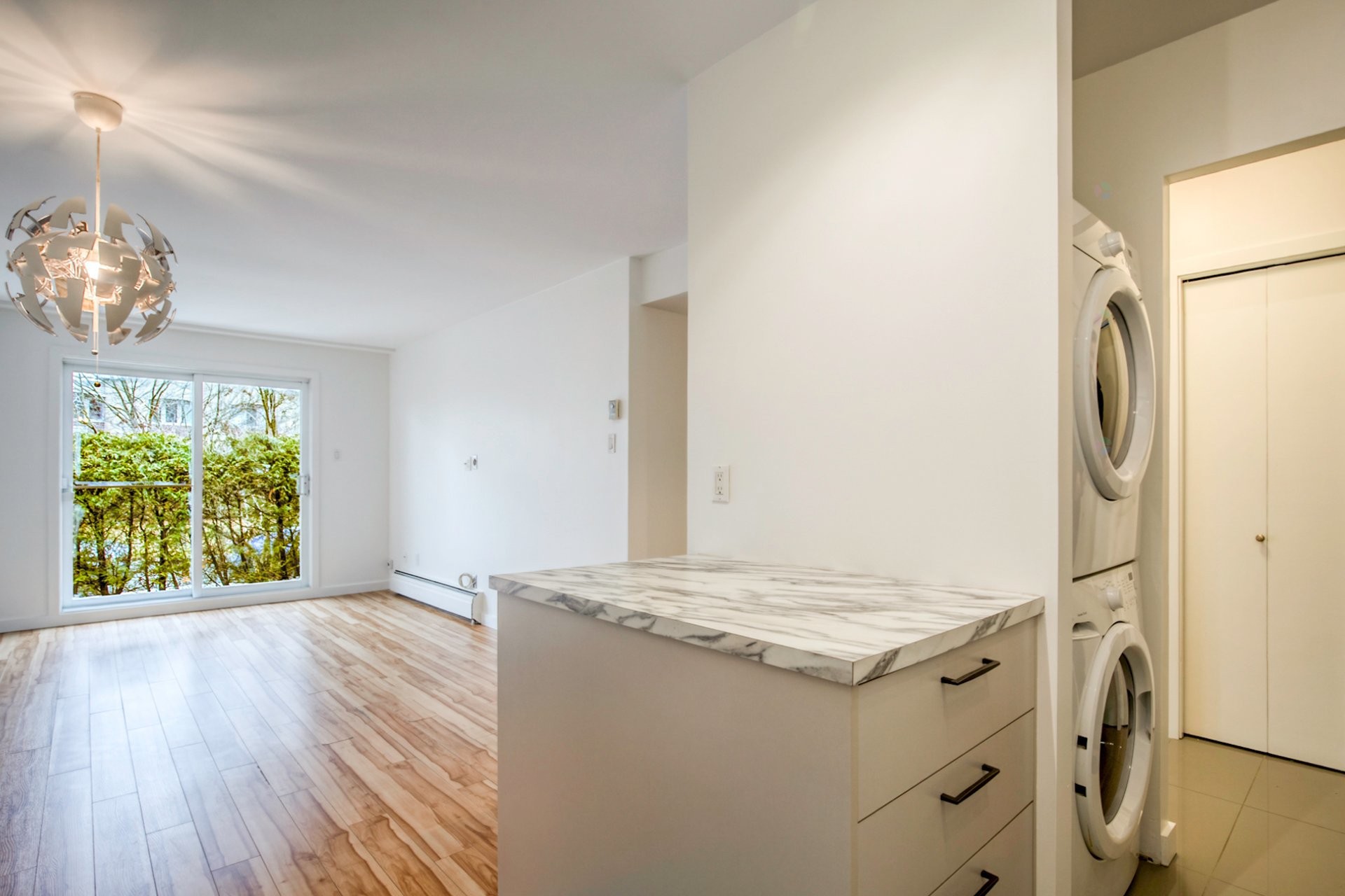 









1825


Rue Dunant

, 301,
Saint-Bruno-de-Montarville,




QC
J3V2Y3

