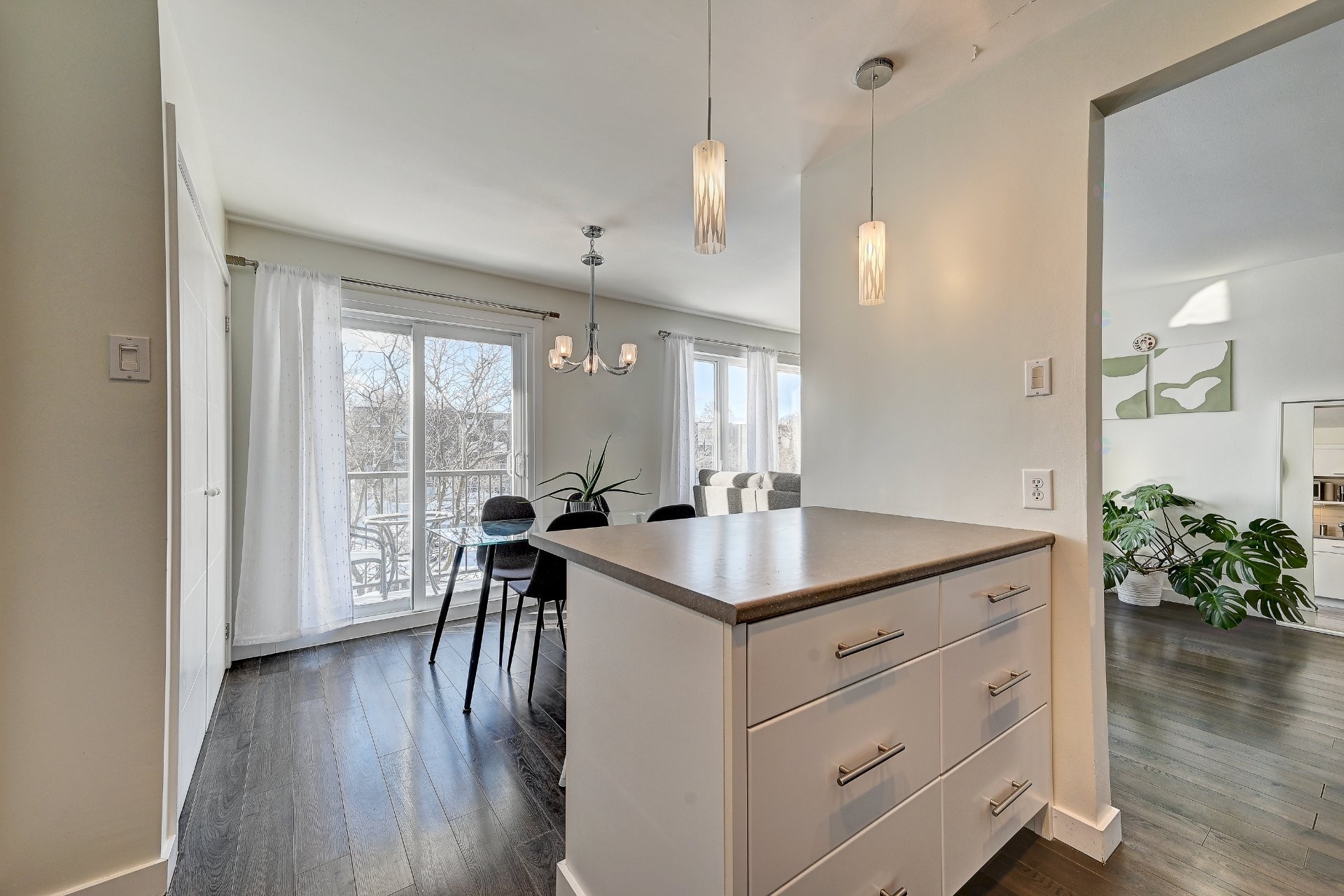 









839


Rue Fabre

, 301,
Longueuil (Le Vieux-Longueuil),




QC
J4J4X6

