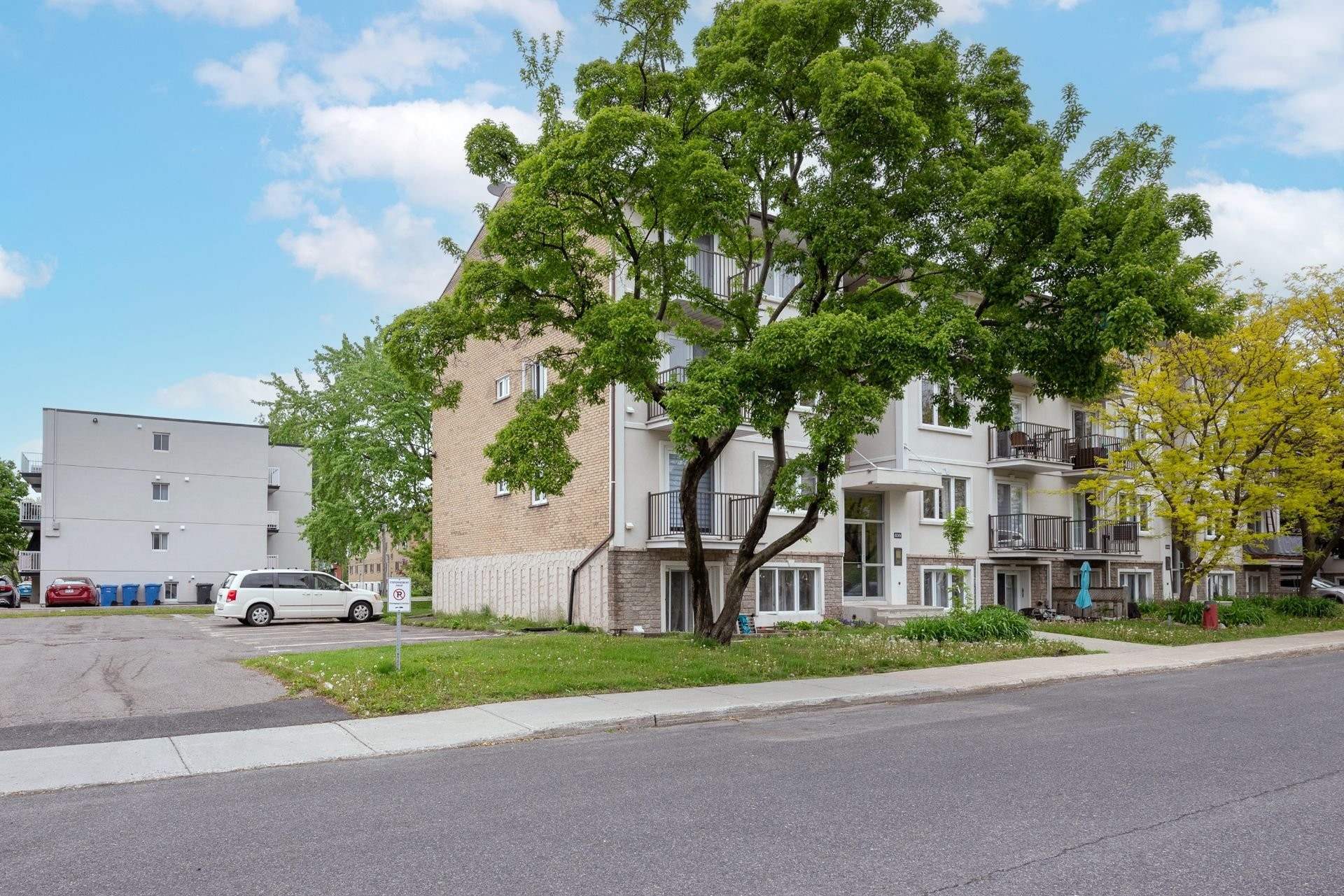 









839


Rue Fabre

, 301,
Longueuil (Le Vieux-Longueuil),




QC
J4J4X6

