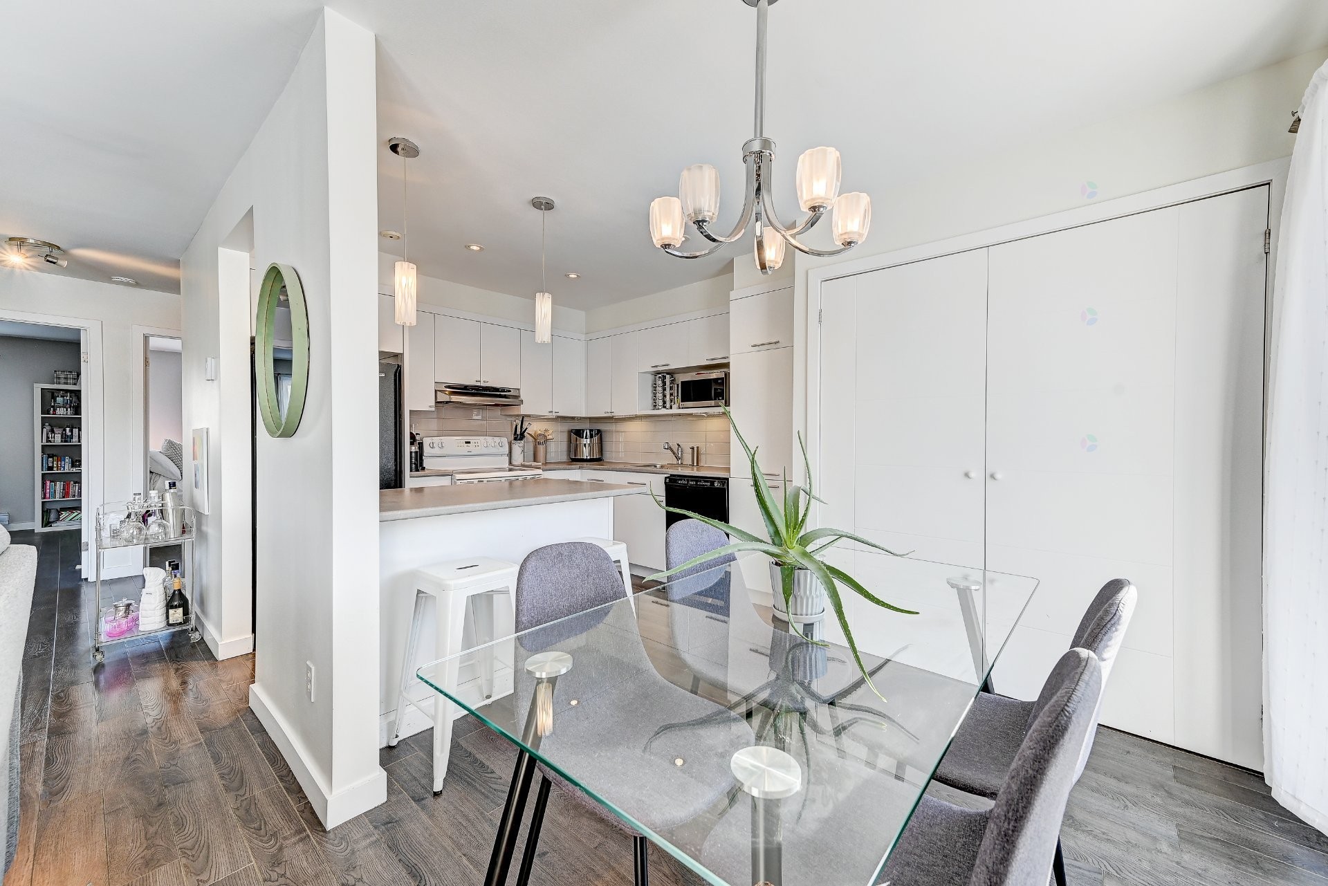 









839


Rue Fabre

, 301,
Longueuil (Le Vieux-Longueuil),




QC
J4J4X6

