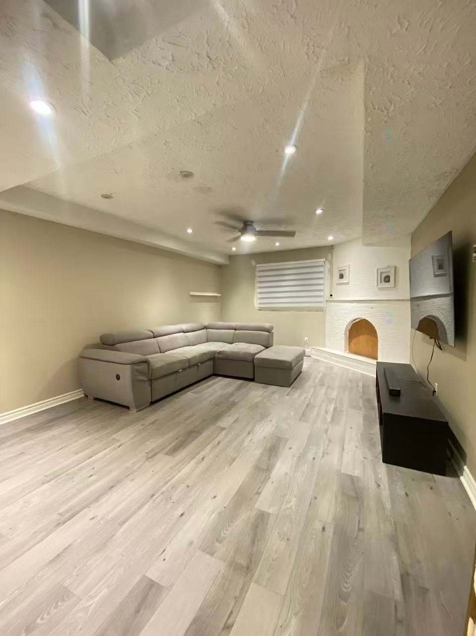 









590


Av. de Cherbourg

,
Laval (Chomedey),




QC
H7W4V6

