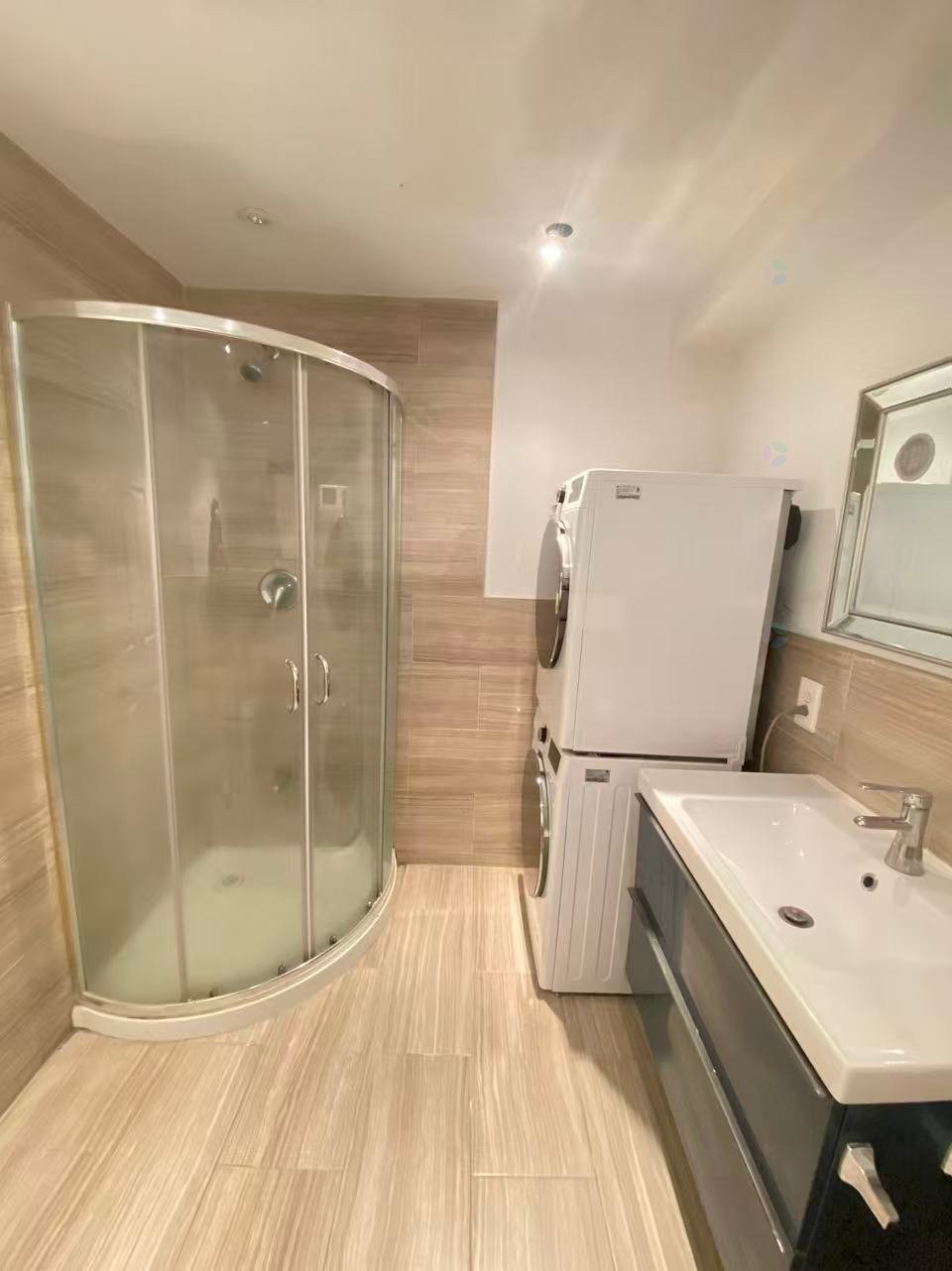 









590


Av. de Cherbourg

,
Laval (Chomedey),




QC
H7W4V6

