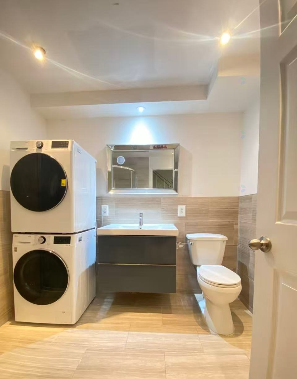 









590


Av. de Cherbourg

,
Laval (Chomedey),




QC
H7W4V6

