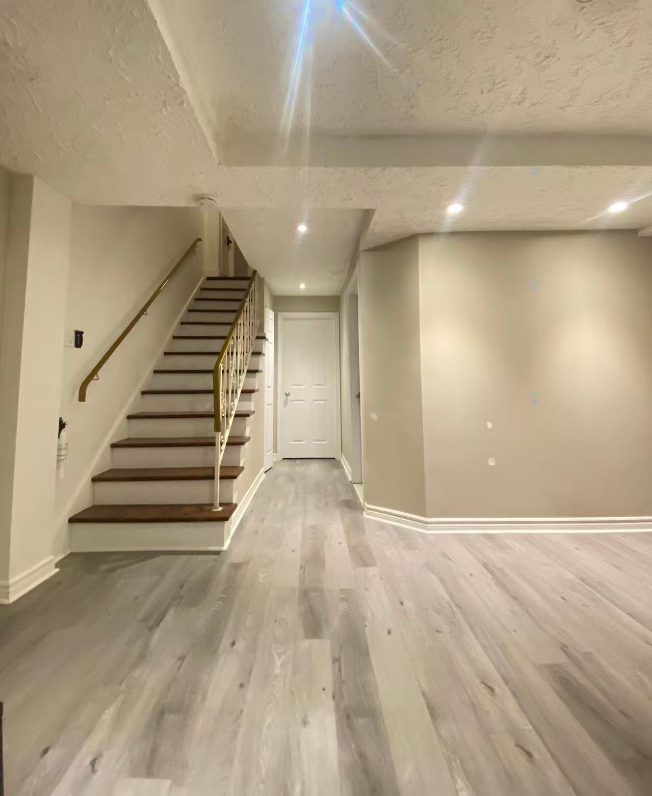 









590


Av. de Cherbourg

,
Laval (Chomedey),




QC
H7W4V6

