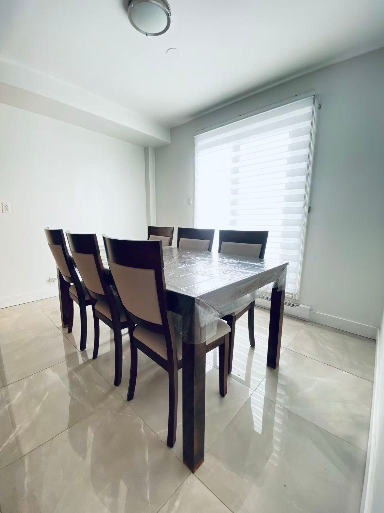 









590


Av. de Cherbourg

,
Laval (Chomedey),




QC
H7W4V6

