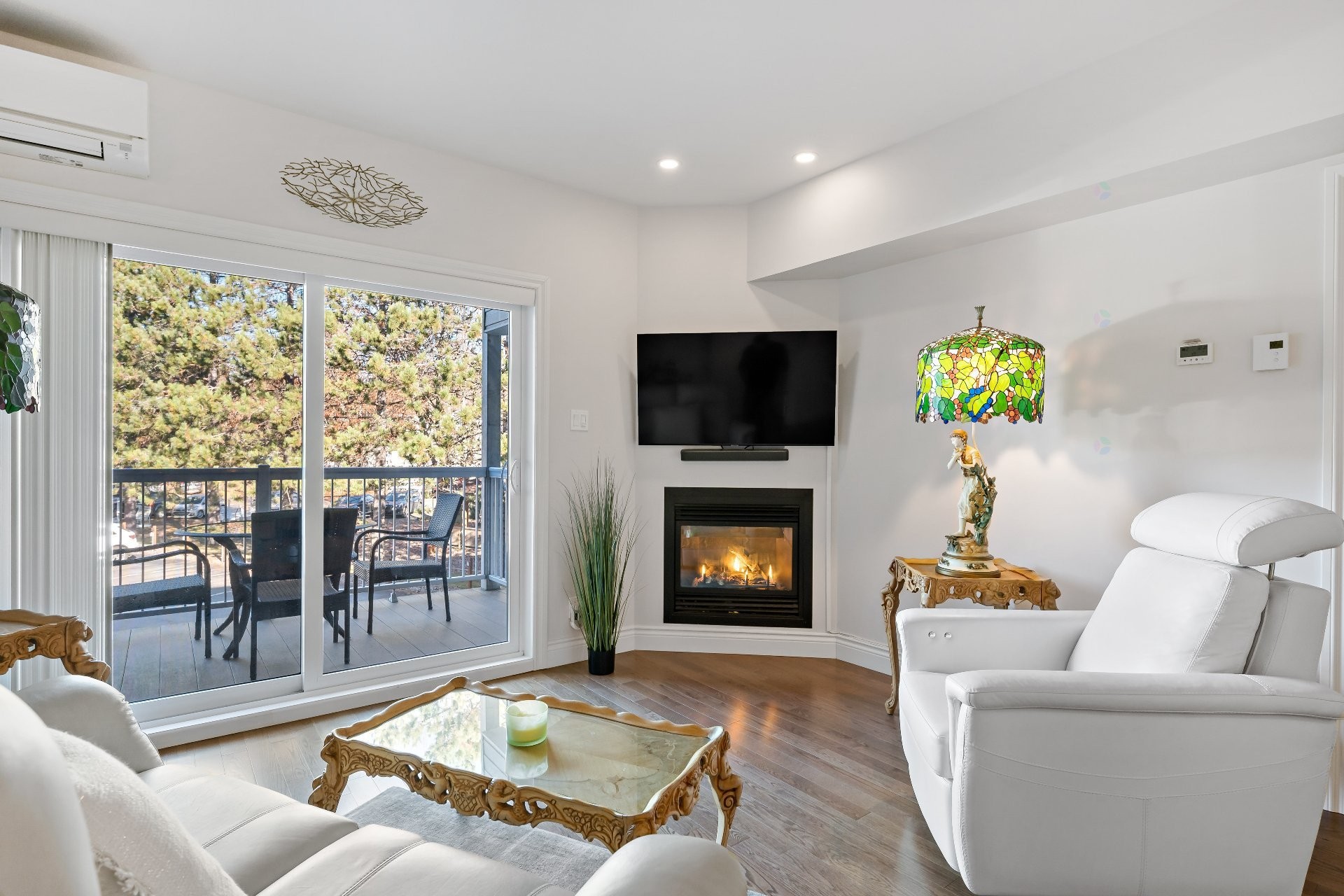 









1440


Rue Deguire

, 205,
Mont-Tremblant,




QC
J8E3C4

