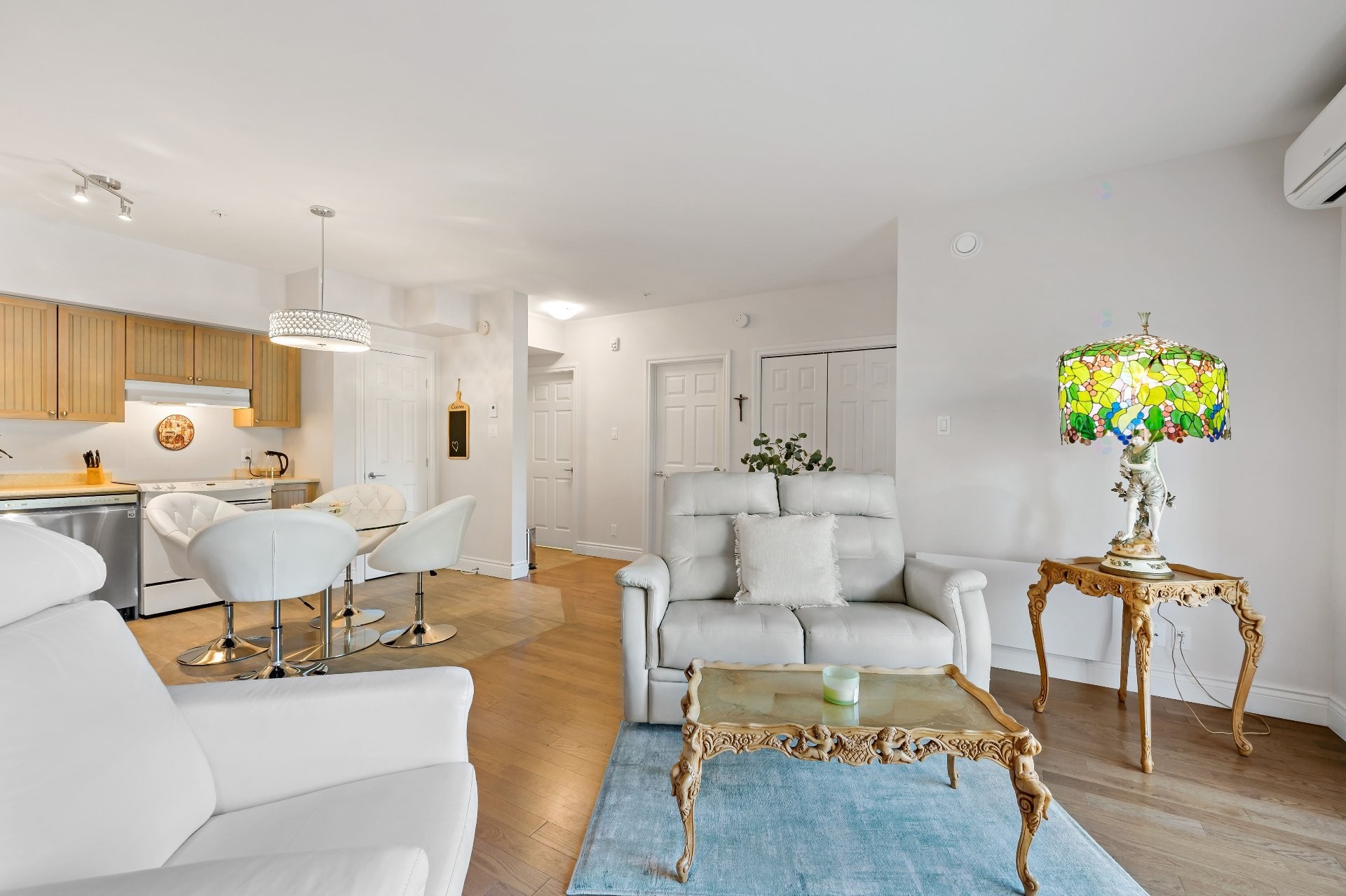 









1440


Rue Deguire

, 205,
Mont-Tremblant,




QC
J8E3C4

