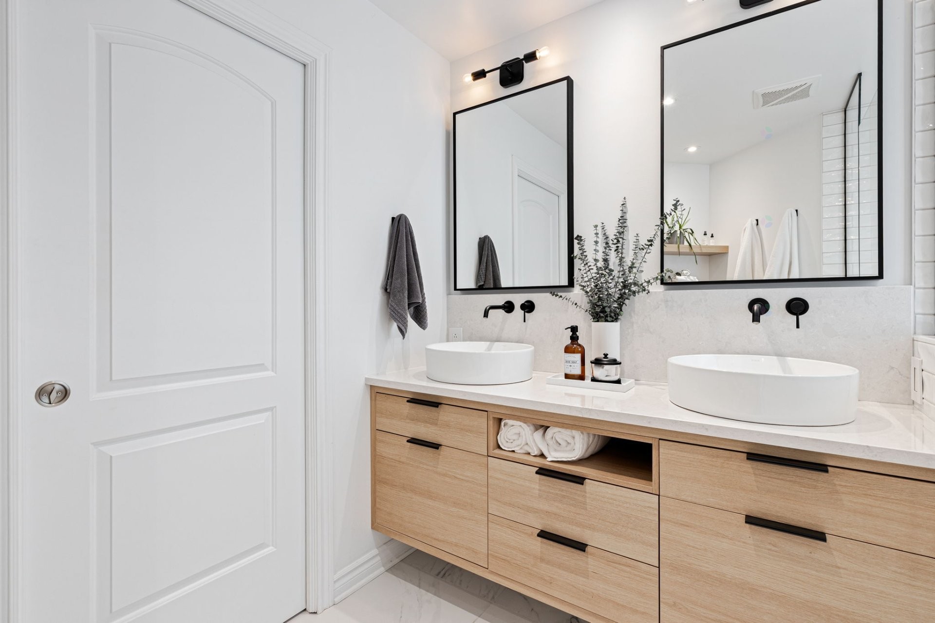 









2323


Rue Toscane

,
Longueuil (Le Vieux-Longueuil),




QC
J4N0B4

