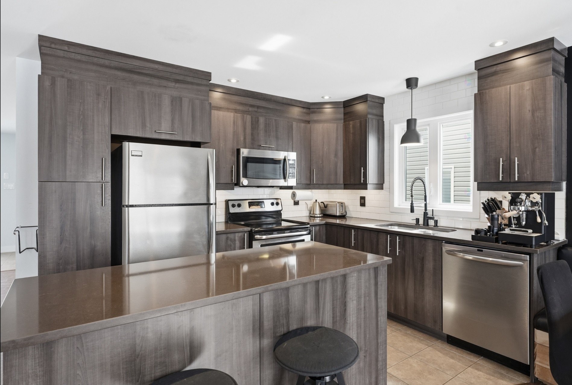 









128


Rue de la Lobo

,
Gatineau (Aylmer),




QC
J9J1K6

