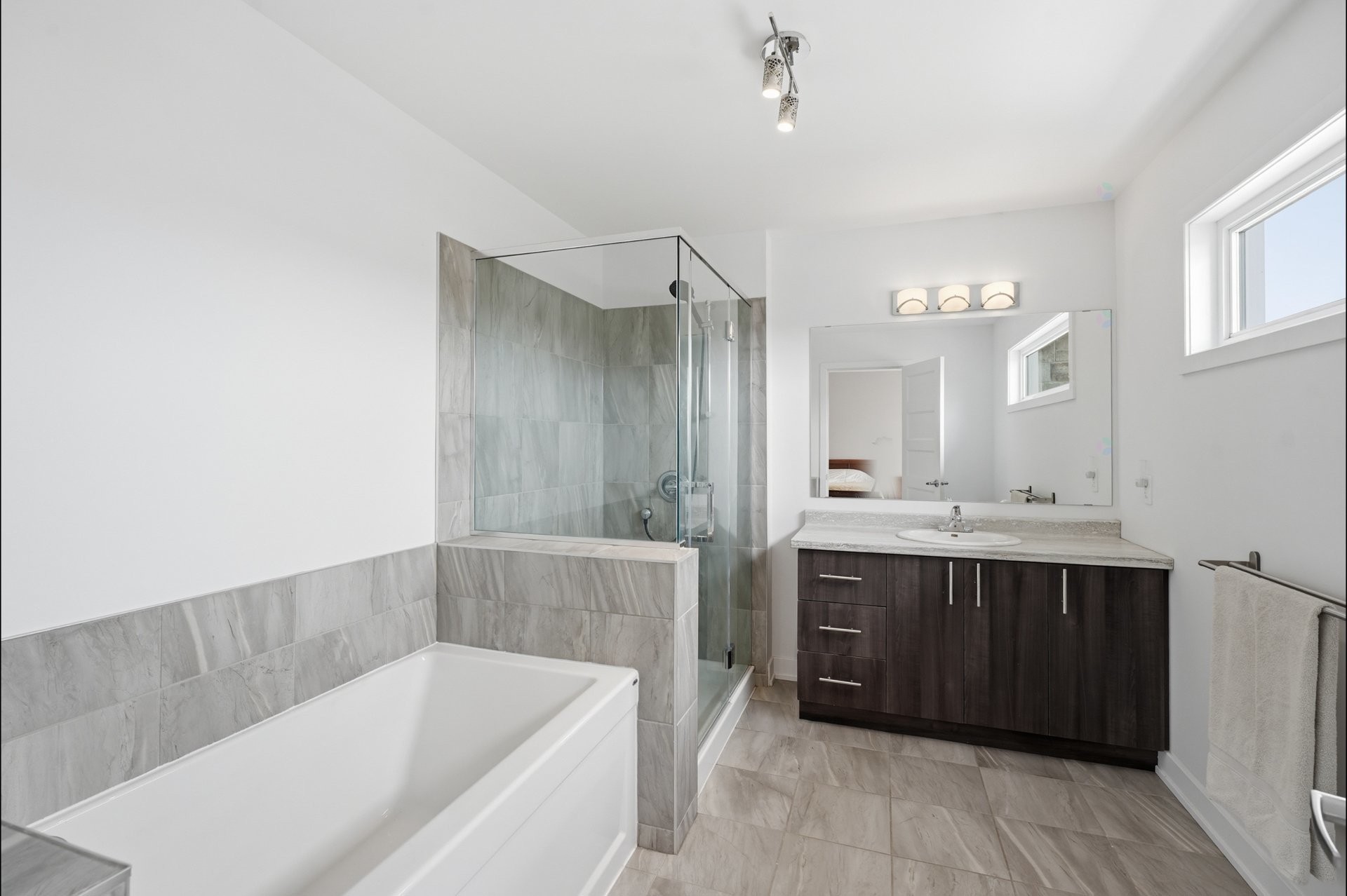 









128


Rue de la Lobo

,
Gatineau (Aylmer),




QC
J9J1K6

