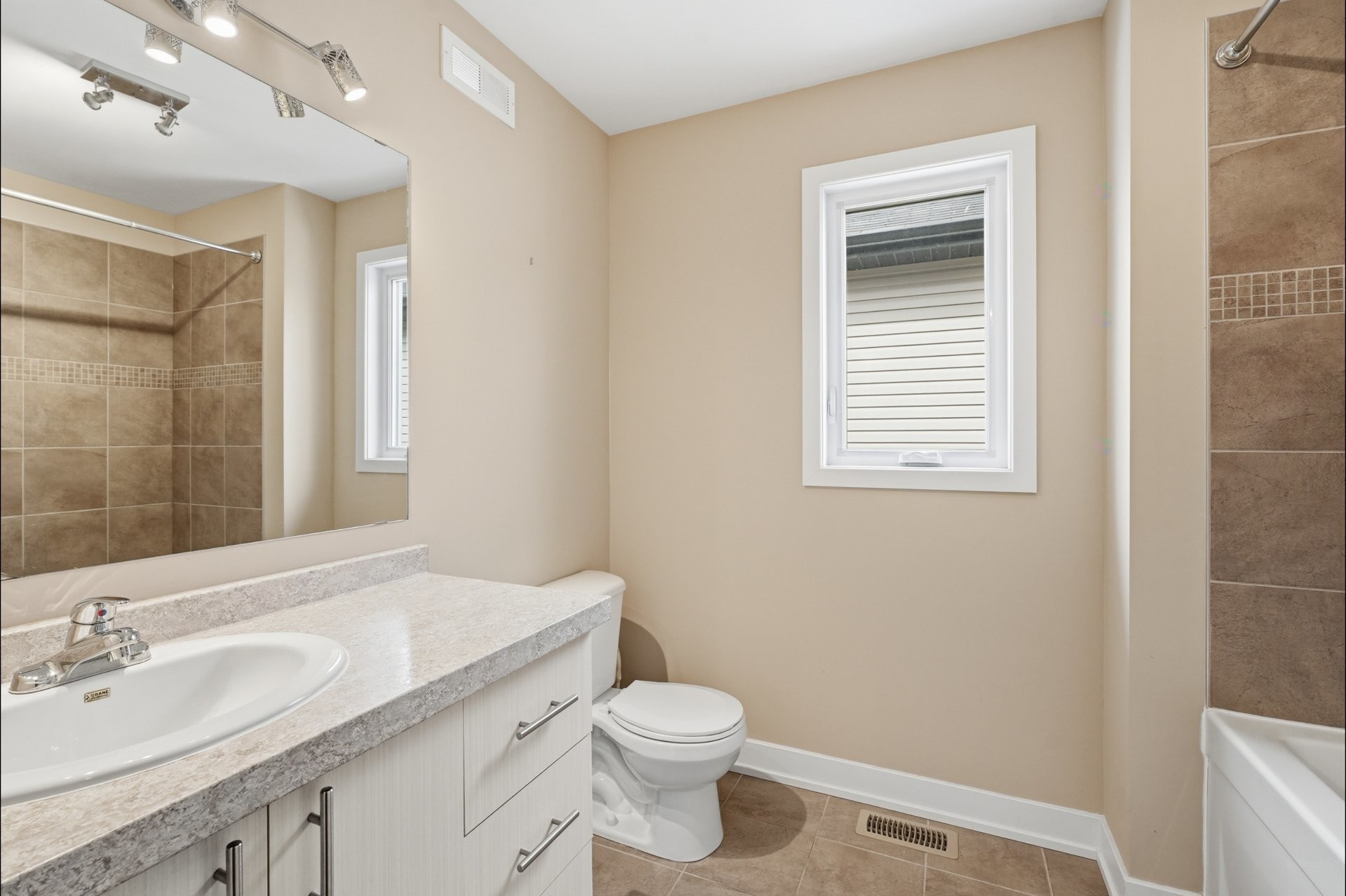 









128


Rue de la Lobo

,
Gatineau (Aylmer),




QC
J9J1K6

