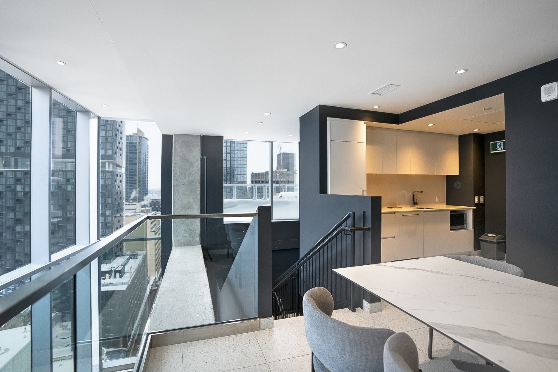 









360


Rue Mayor

, 1704,
Montréal (Ville-Marie),




QC
H3A0J4

