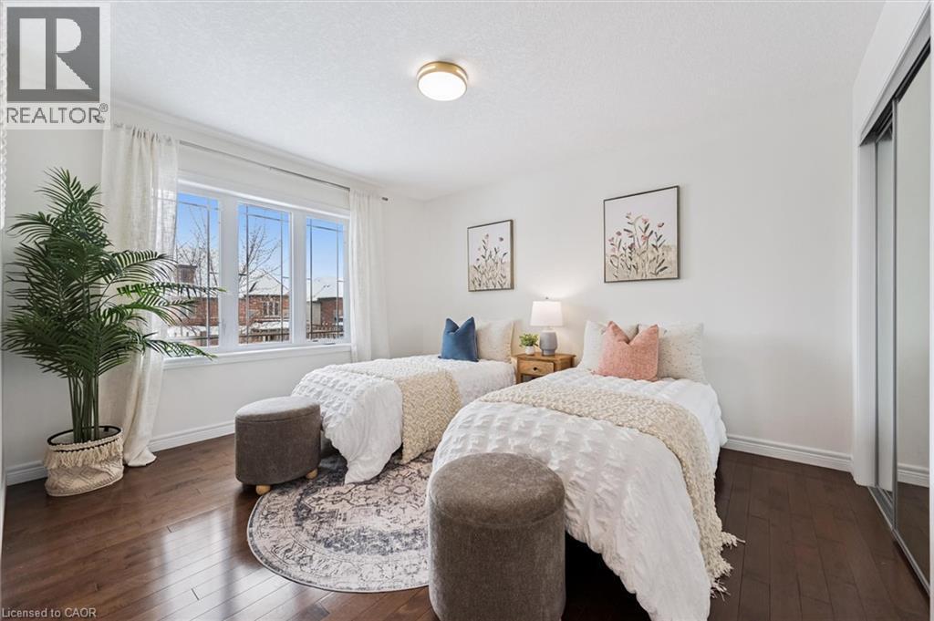 












130 COOPERSHAWK Street

,
Kitchener,




Ontario
N2K4J3

