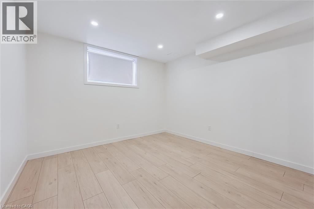 












130 COOPERSHAWK Street

,
Kitchener,




Ontario
N2K4J3

