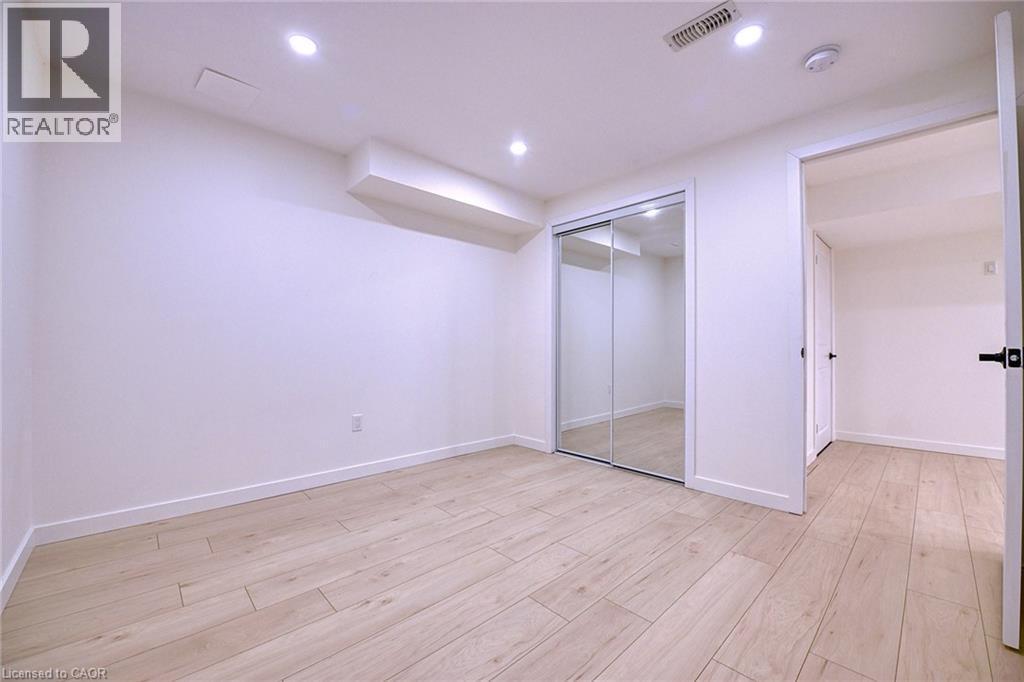 












130 COOPERSHAWK Street

,
Kitchener,




Ontario
N2K4J3

