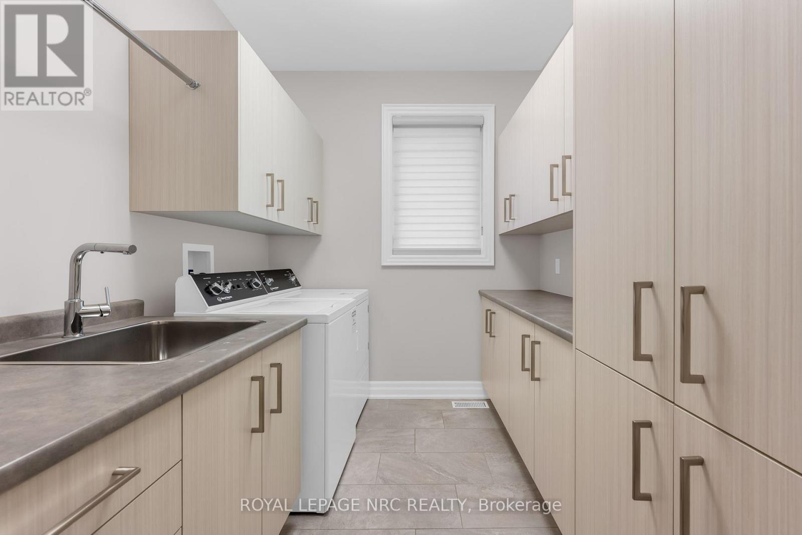 












2 MCFARLAND STREET

,
Thorold (Hurricane/Merrittville),




Ontario
L2V0J2

