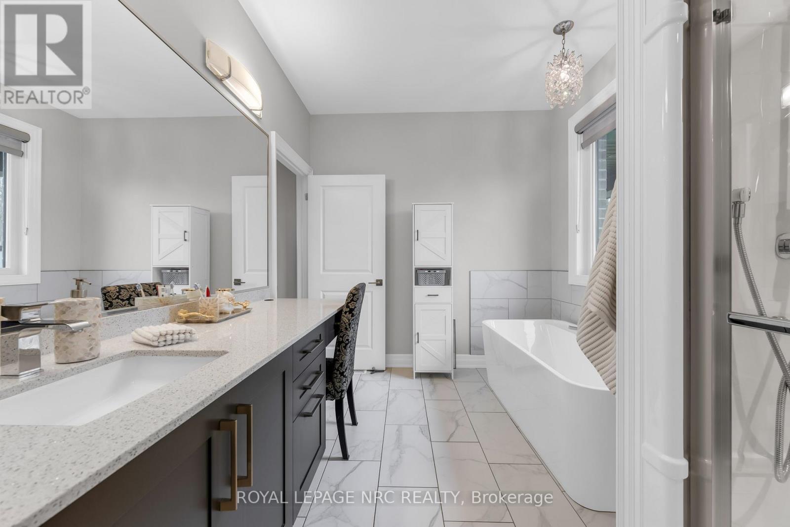 












2 MCFARLAND STREET

,
Thorold (Hurricane/Merrittville),




Ontario
L2V0J2

