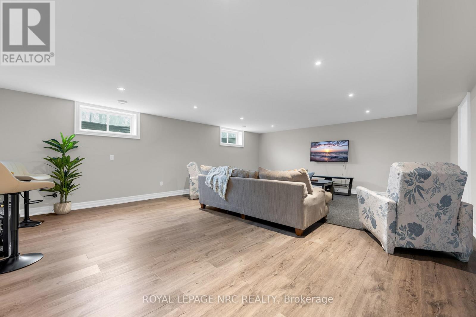 












2 MCFARLAND STREET

,
Thorold (Hurricane/Merrittville),




Ontario
L2V0J2


