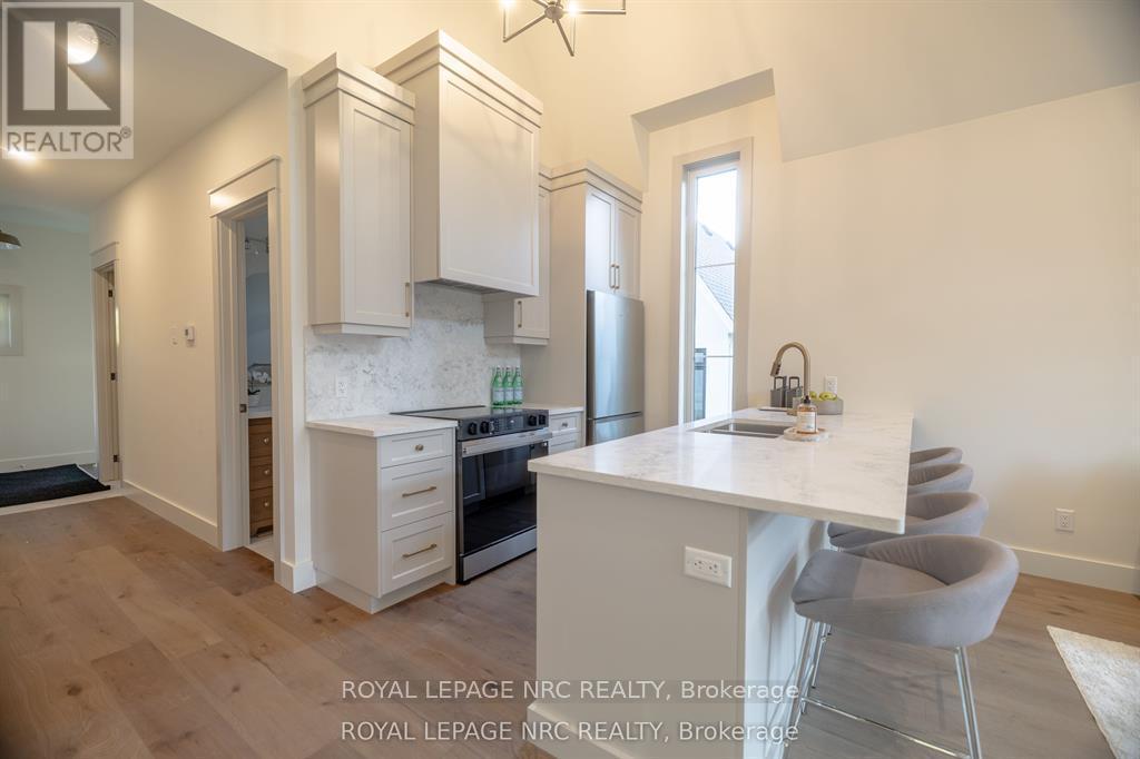 












281 ELMWOOD AVENUE

,
Fort Erie (Crystal Beach),




Ontario
L0S1B0

