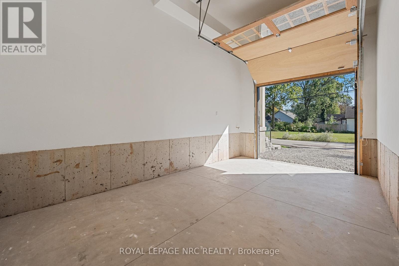 












4058 GLENSPRING ROAD

,
Fort Erie (Crystal Beach),




Ontario
L0S1B0

