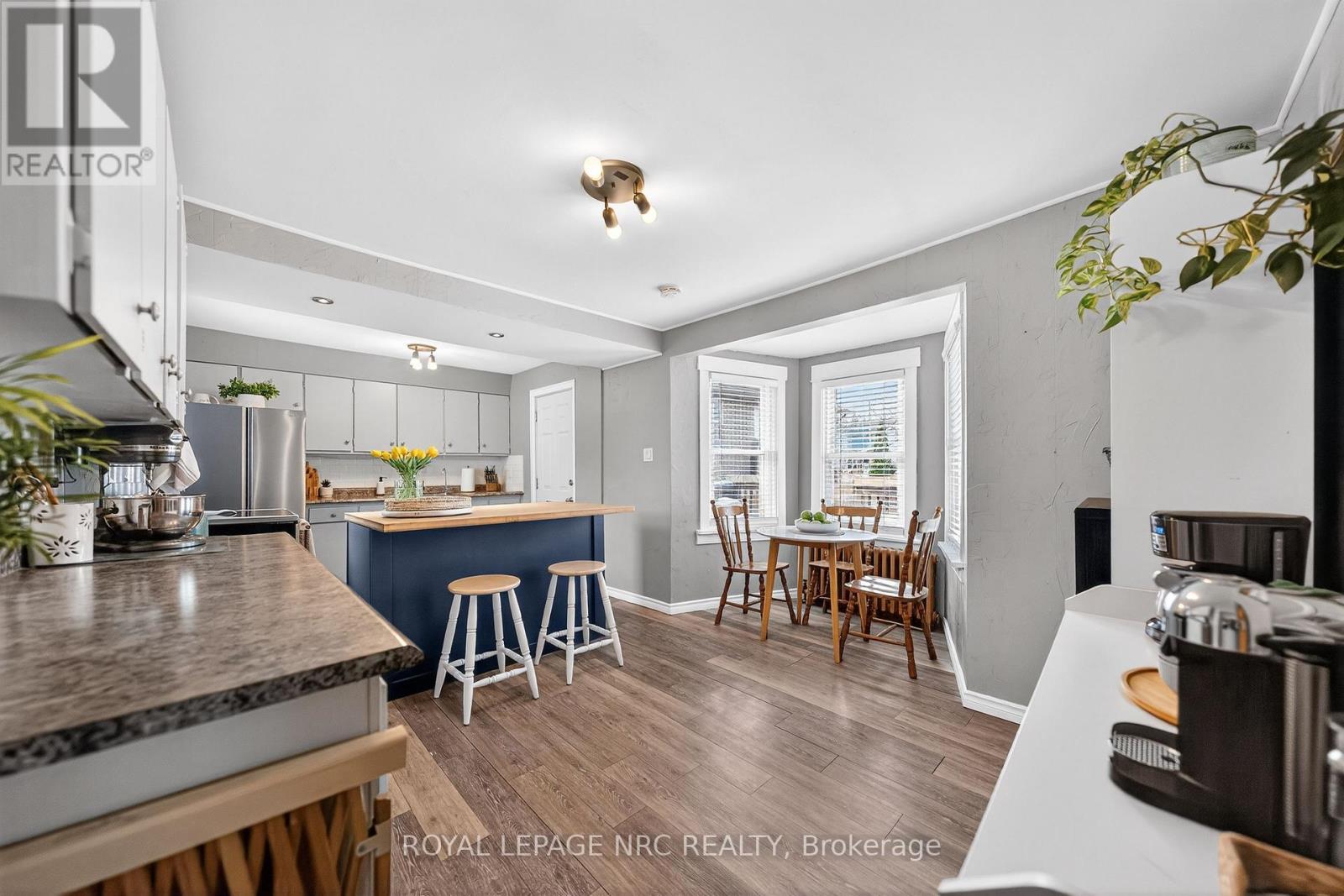 












23 PINECREST AVENUE

,
St. Catharines (Burleigh Hill),




Ontario
L2T1C6

