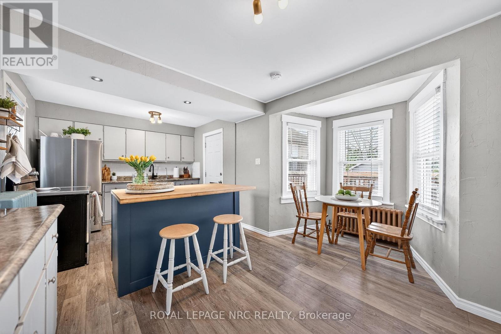 












23 PINECREST AVENUE

,
St. Catharines (Burleigh Hill),




Ontario
L2T1C6

