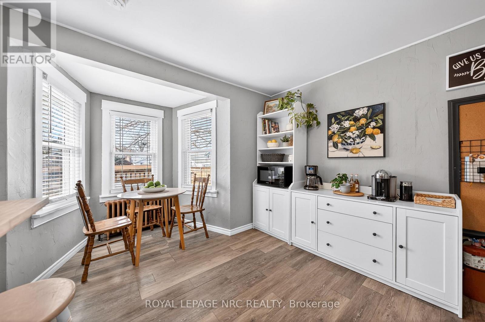 












23 PINECREST AVENUE

,
St. Catharines (Burleigh Hill),




Ontario
L2T1C6

