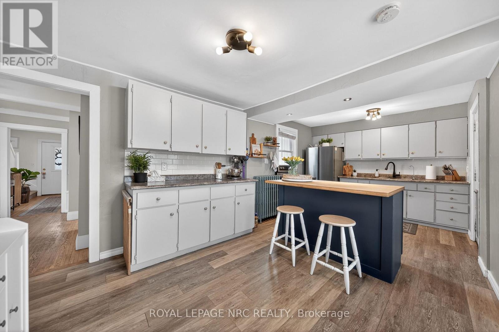 












23 PINECREST AVENUE

,
St. Catharines (Burleigh Hill),




Ontario
L2T1C6

