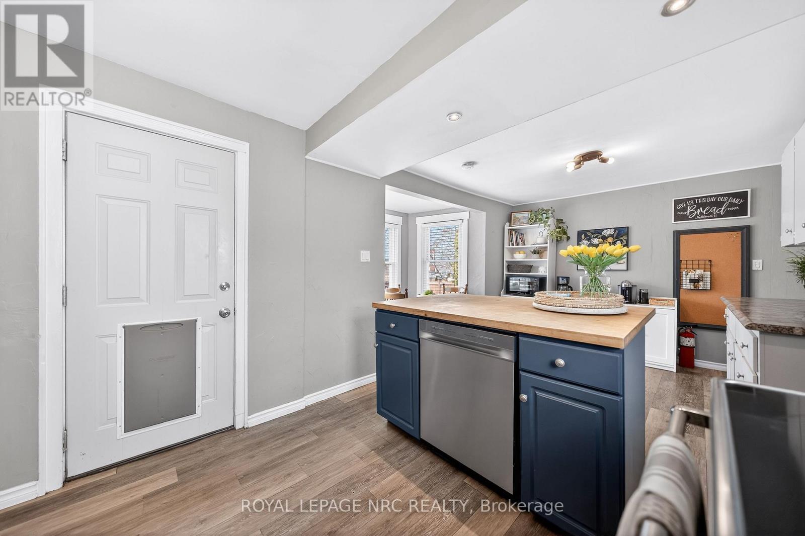 












23 PINECREST AVENUE

,
St. Catharines (Burleigh Hill),




Ontario
L2T1C6

