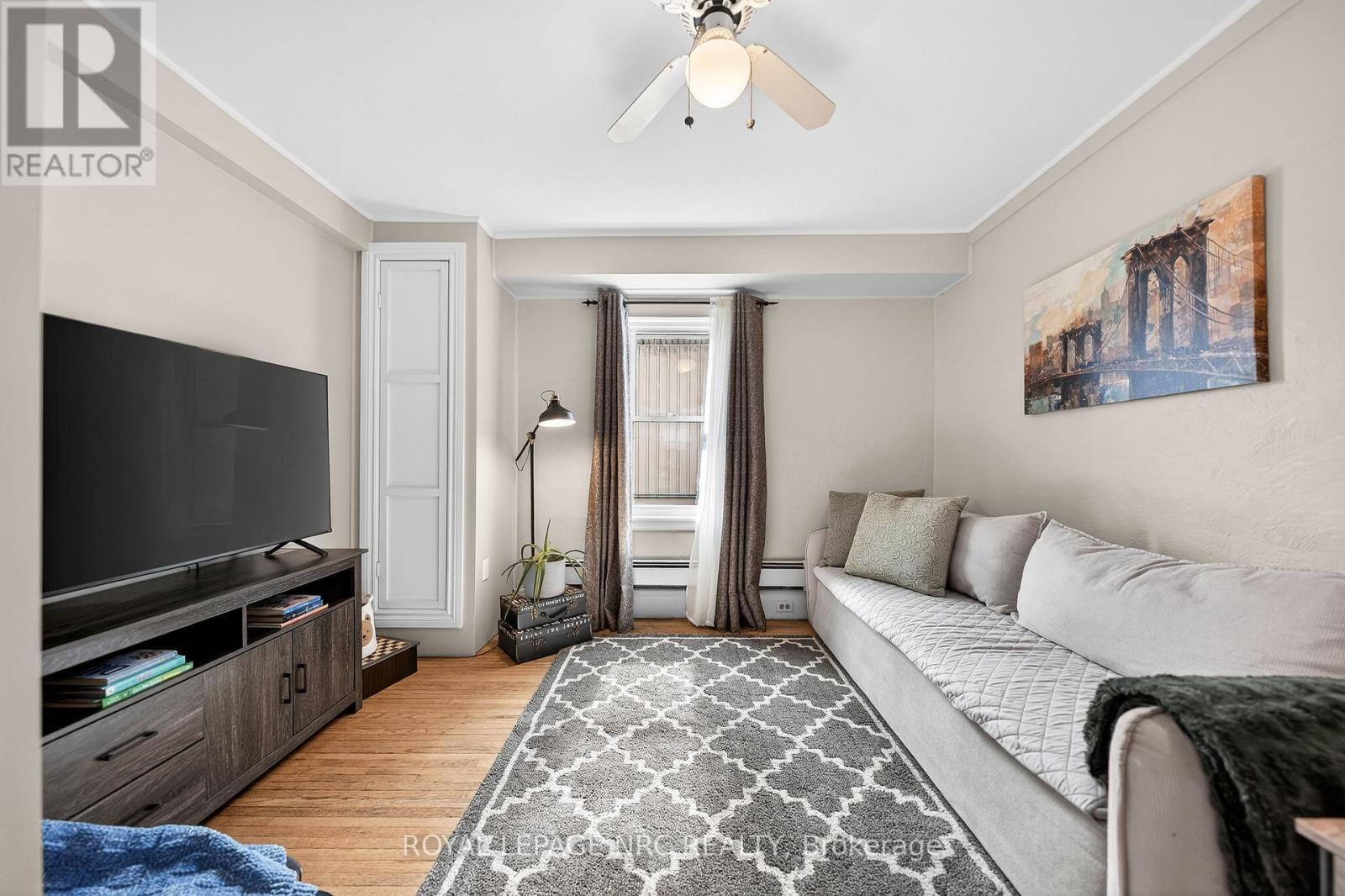 












23 PINECREST AVENUE

,
St. Catharines (Burleigh Hill),




Ontario
L2T1C6

