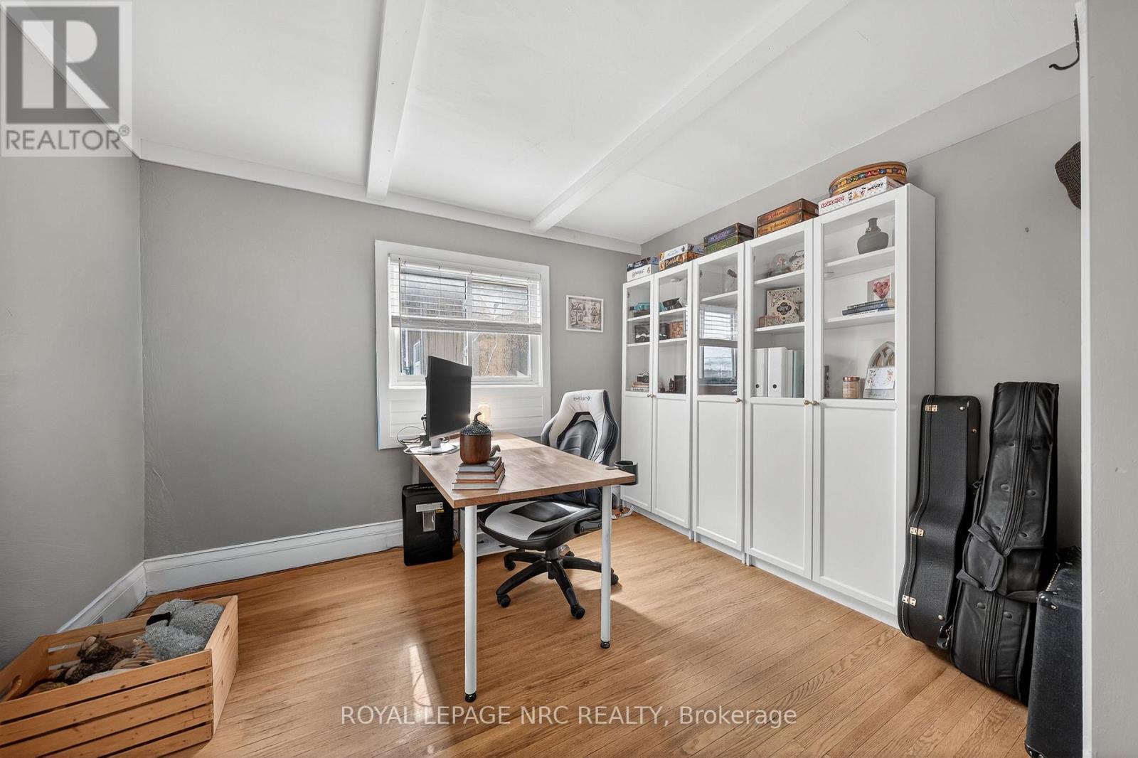 












23 PINECREST AVENUE

,
St. Catharines (Burleigh Hill),




Ontario
L2T1C6

