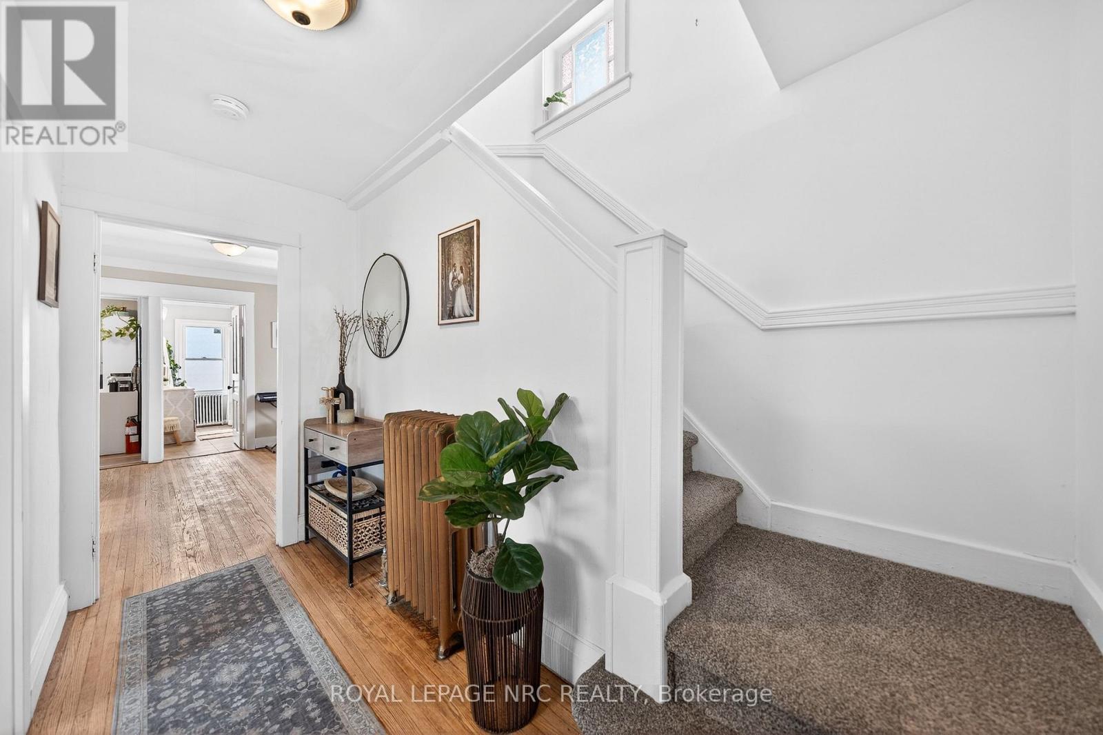 












23 PINECREST AVENUE

,
St. Catharines (Burleigh Hill),




Ontario
L2T1C6

