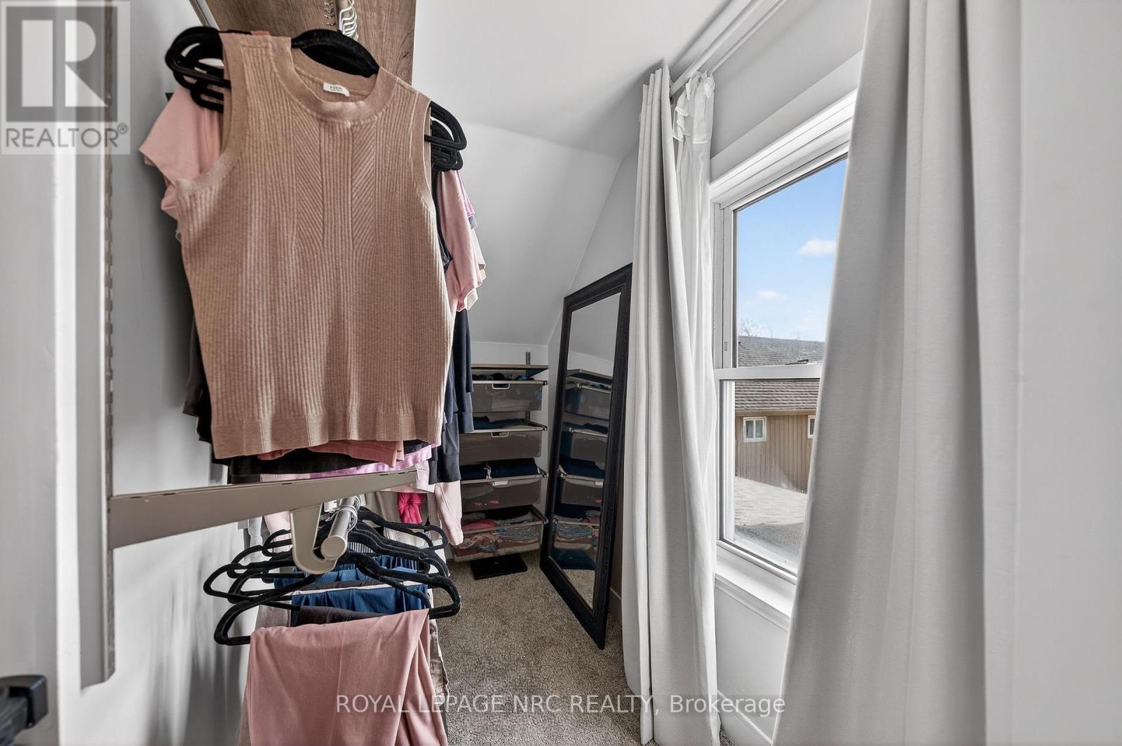 












23 PINECREST AVENUE

,
St. Catharines (Burleigh Hill),




Ontario
L2T1C6

