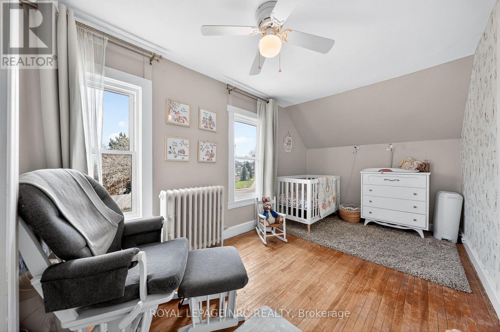 












23 PINECREST AVENUE

,
St. Catharines (Burleigh Hill),




Ontario
L2T1C6

