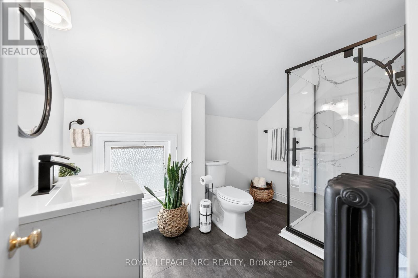 












23 PINECREST AVENUE

,
St. Catharines (Burleigh Hill),




Ontario
L2T1C6

