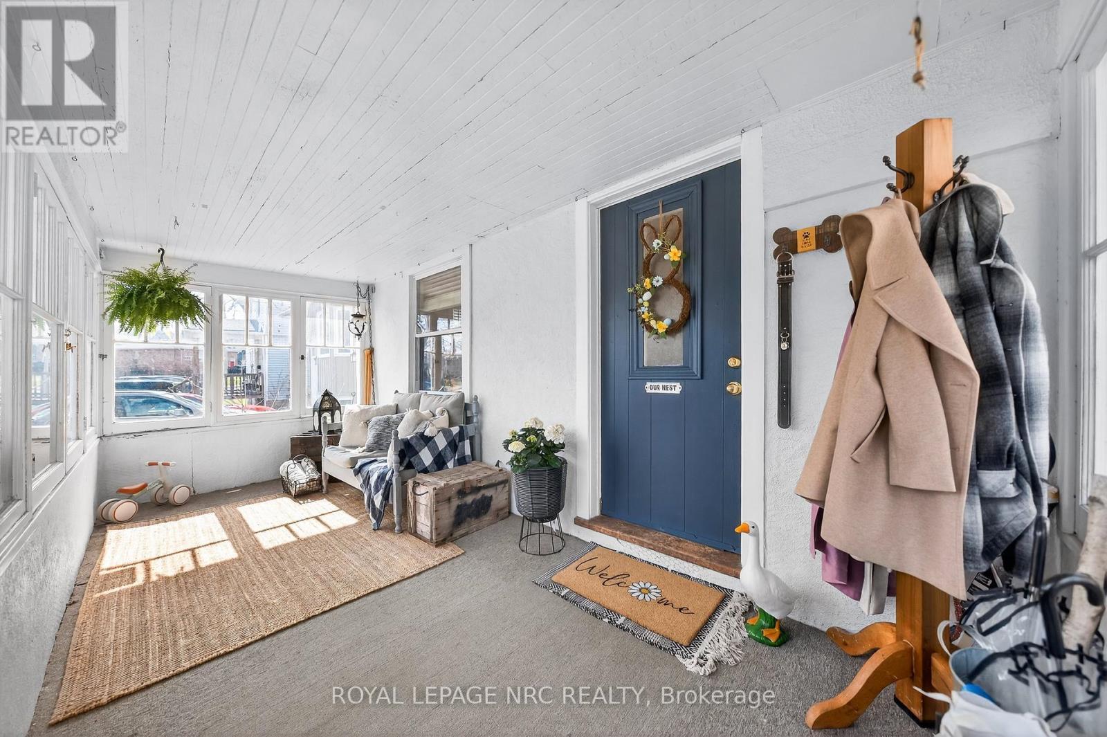 












23 PINECREST AVENUE

,
St. Catharines (Burleigh Hill),




Ontario
L2T1C6

