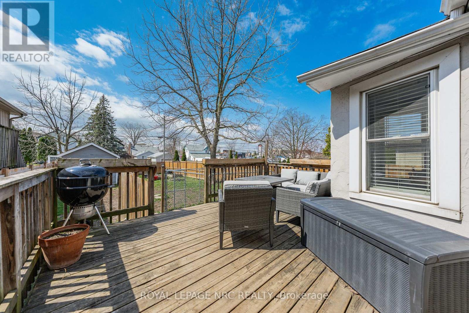 












23 PINECREST AVENUE

,
St. Catharines (Burleigh Hill),




Ontario
L2T1C6

