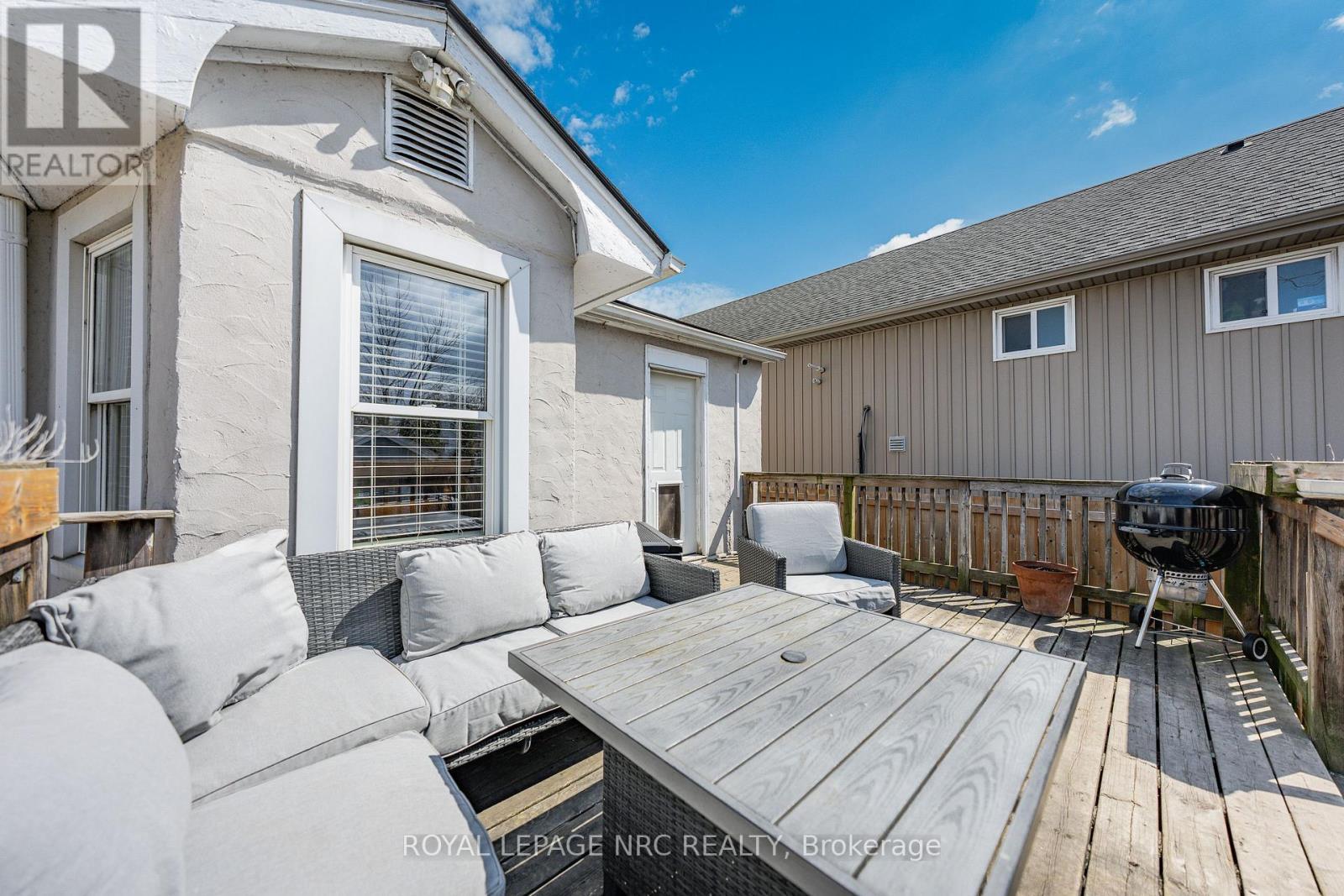 












23 PINECREST AVENUE

,
St. Catharines (Burleigh Hill),




Ontario
L2T1C6

