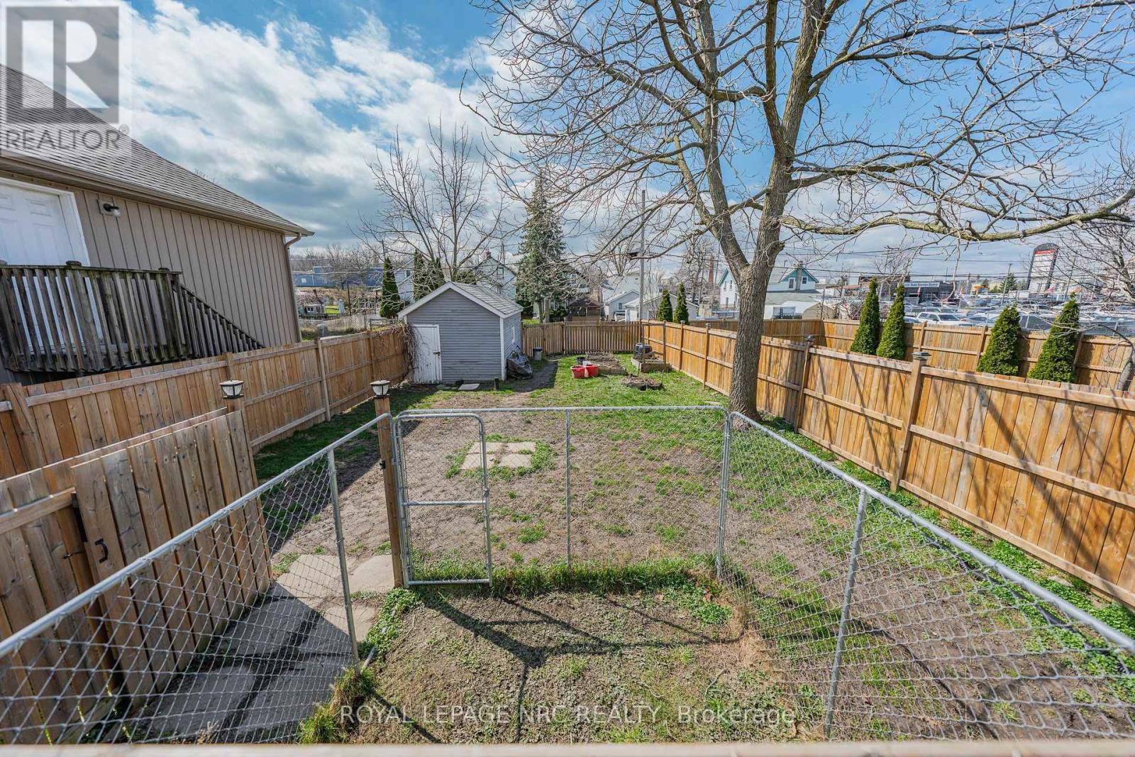 












23 PINECREST AVENUE

,
St. Catharines (Burleigh Hill),




Ontario
L2T1C6

