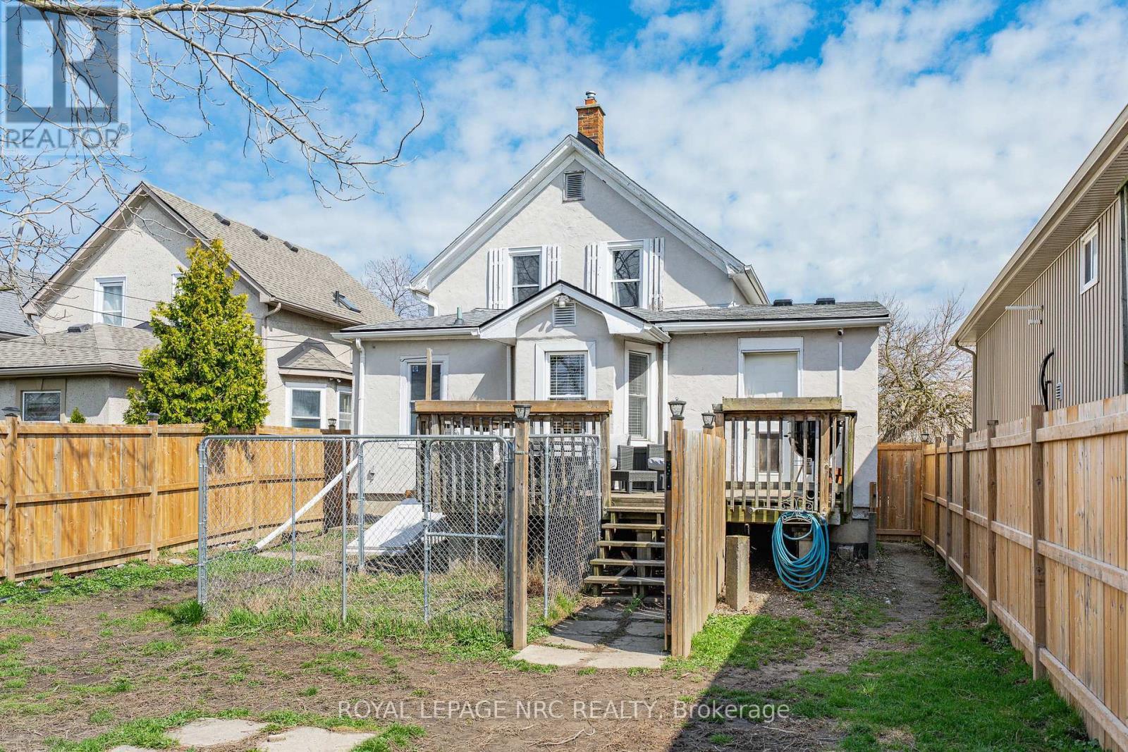 












23 PINECREST AVENUE

,
St. Catharines (Burleigh Hill),




Ontario
L2T1C6

