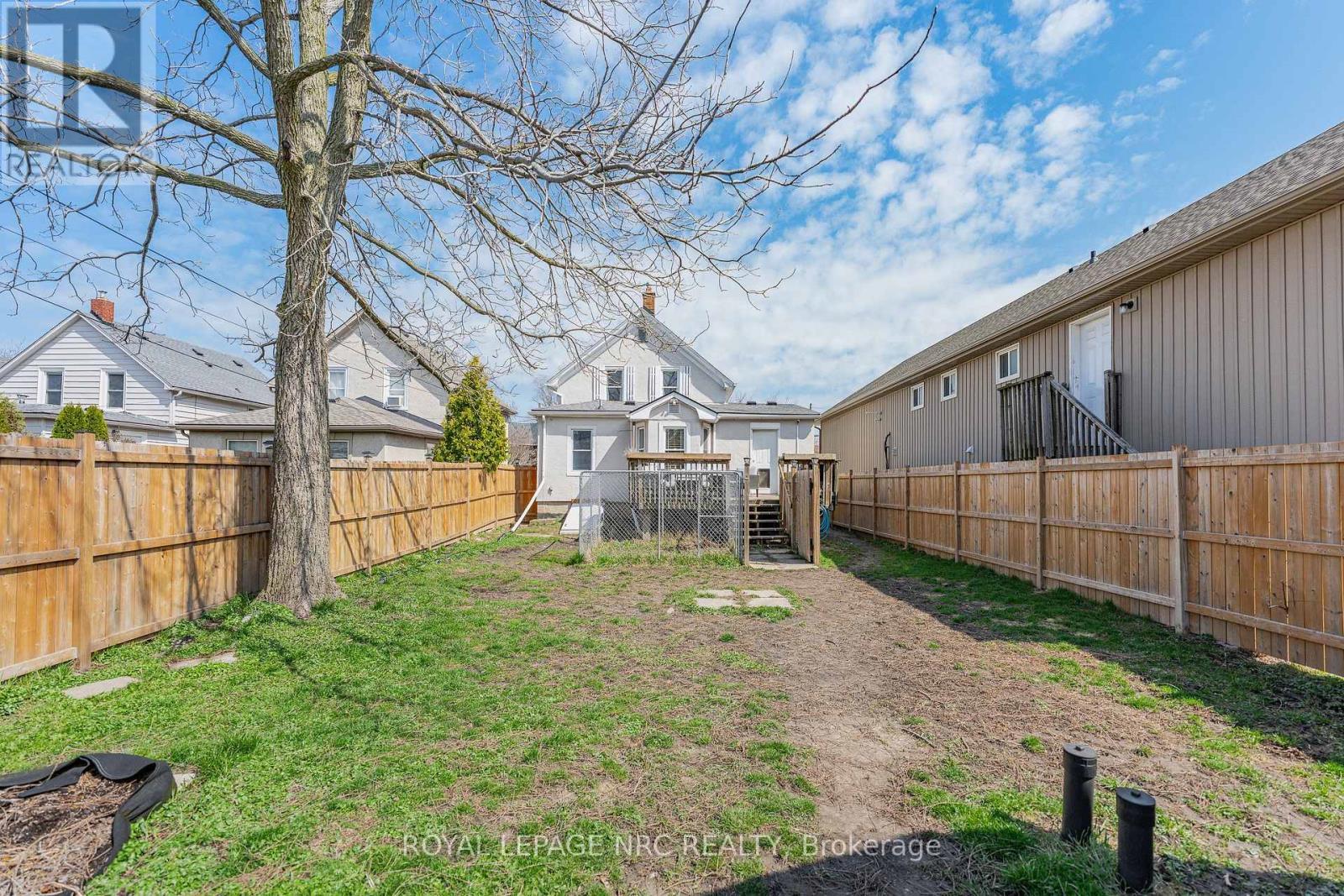 












23 PINECREST AVENUE

,
St. Catharines (Burleigh Hill),




Ontario
L2T1C6

