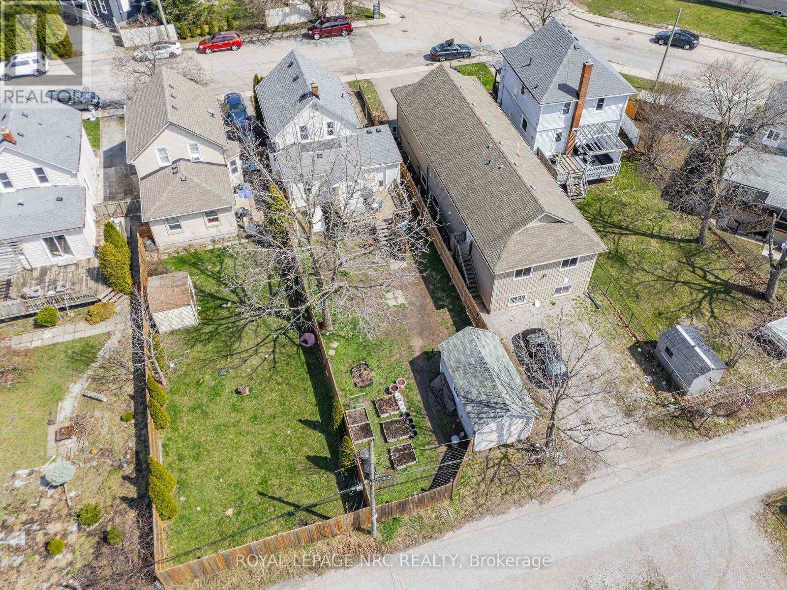 












23 PINECREST AVENUE

,
St. Catharines (Burleigh Hill),




Ontario
L2T1C6

