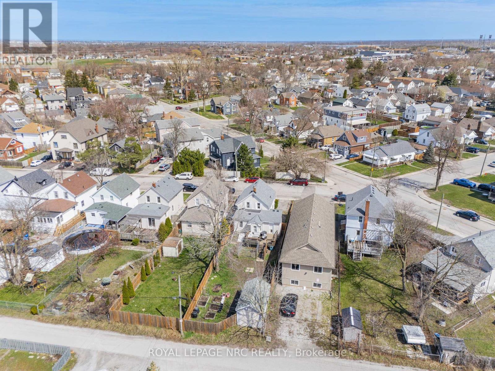 












23 PINECREST AVENUE

,
St. Catharines (Burleigh Hill),




Ontario
L2T1C6

