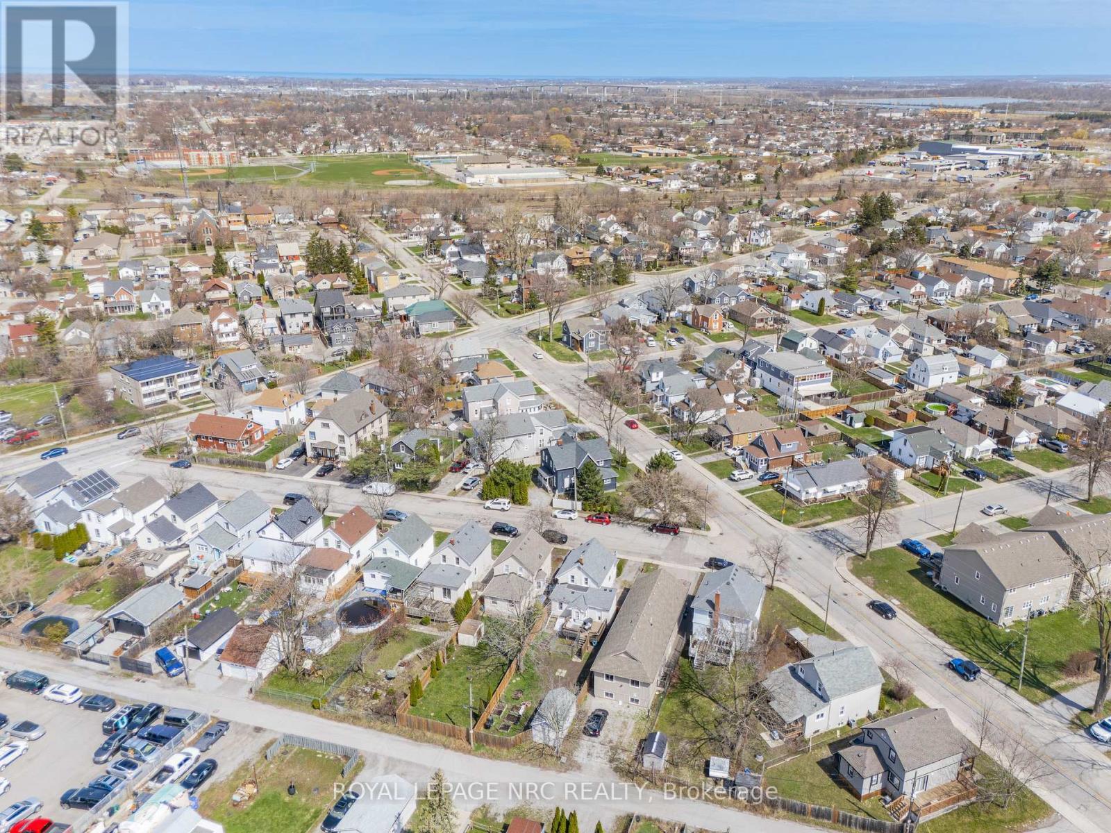 












23 PINECREST AVENUE

,
St. Catharines (Burleigh Hill),




Ontario
L2T1C6

