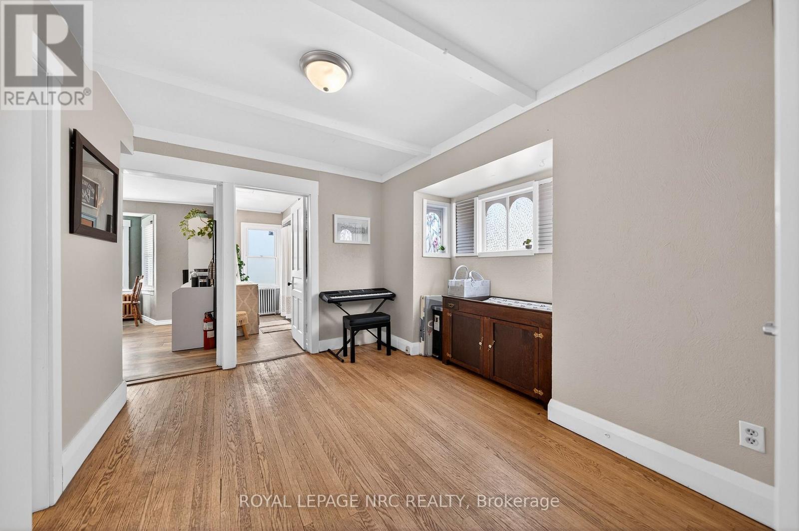 












23 PINECREST AVENUE

,
St. Catharines (Burleigh Hill),




Ontario
L2T1C6

