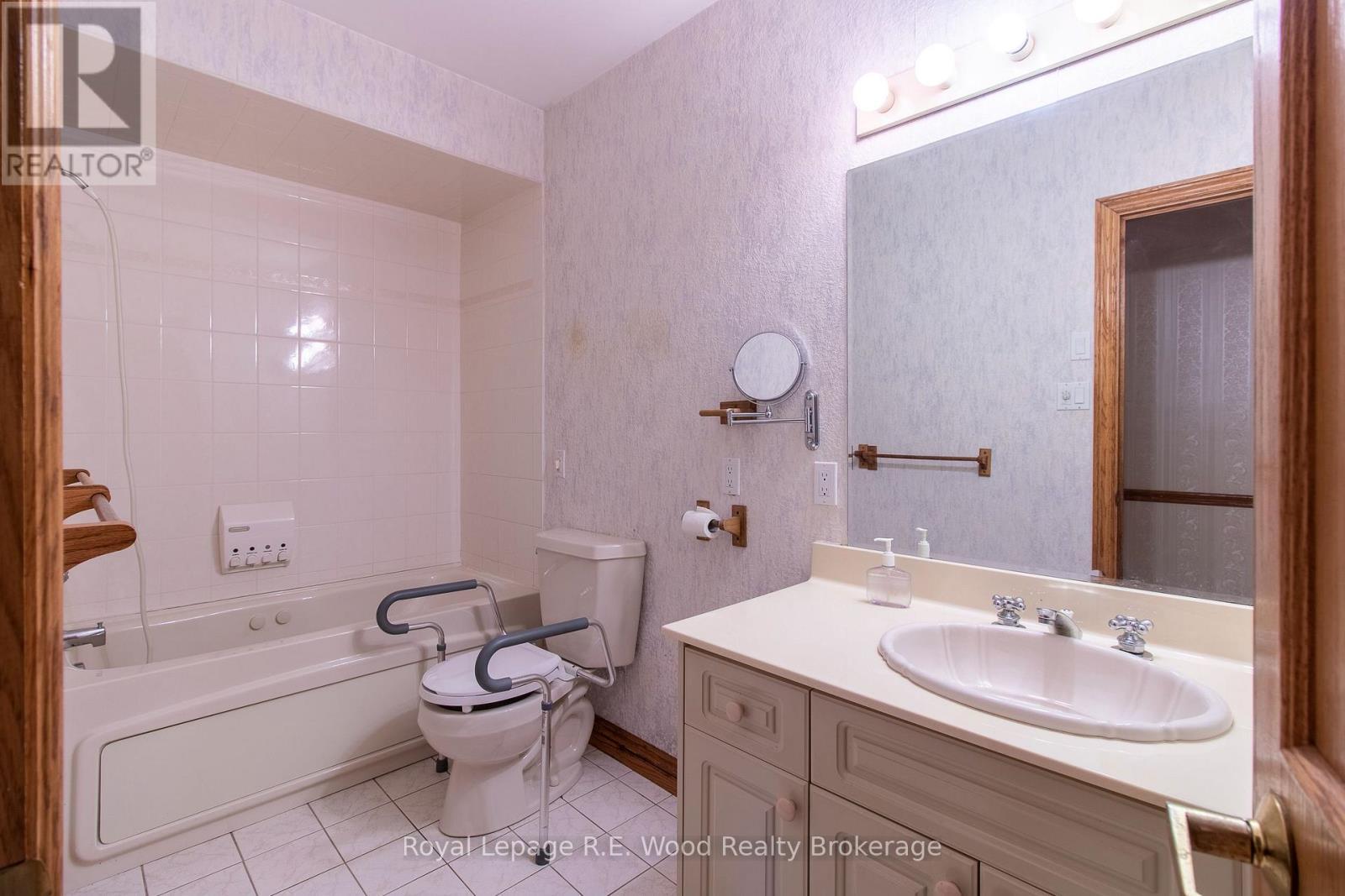 












4974 MARION STREET

,
Thames Centre,




Ontario
N0L1G4

