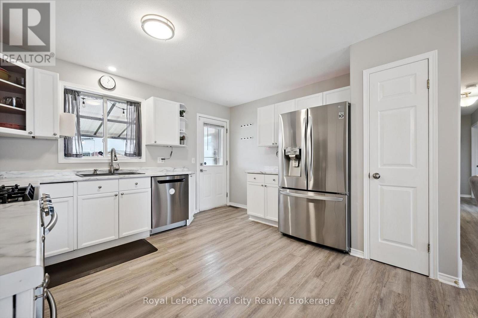 












119 MEADOWRIDGE DRIVE

,
St. Marys,




Ontario
N4X1E7

