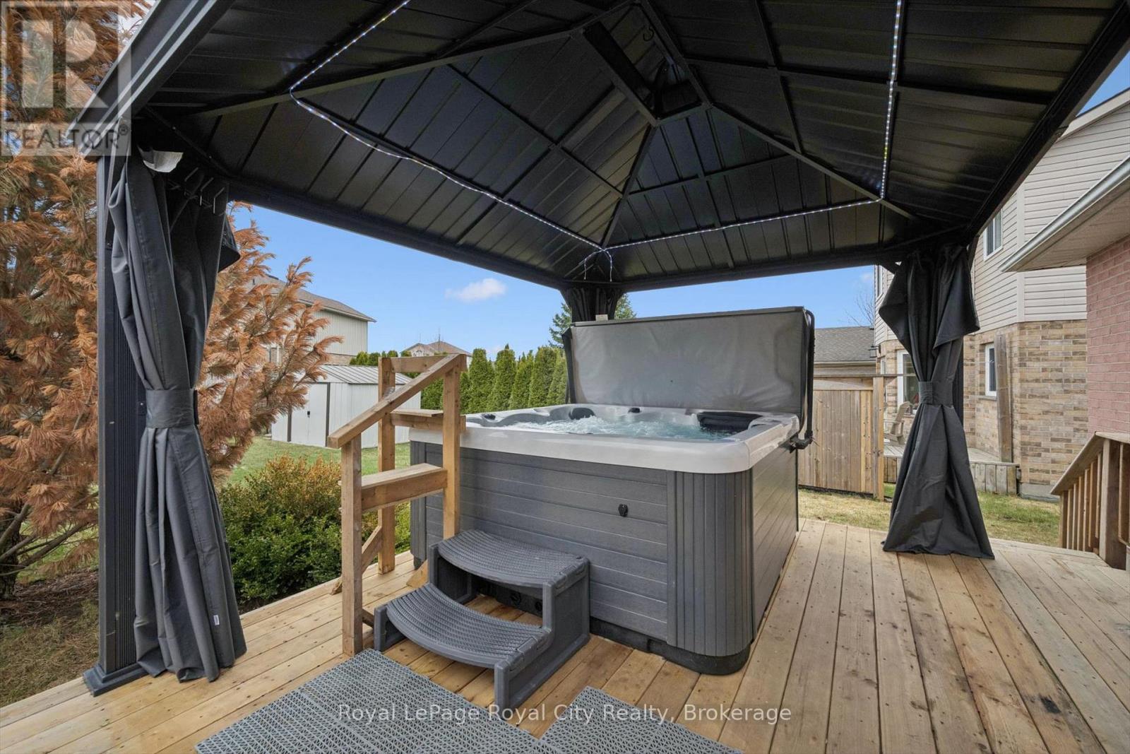 












119 MEADOWRIDGE DRIVE

,
St. Marys,




Ontario
N4X1E7

